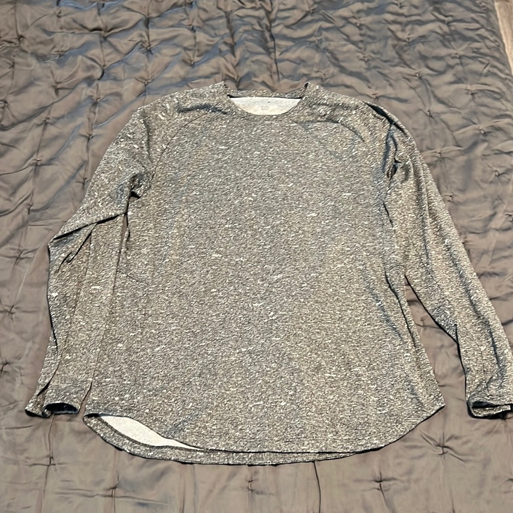 Lululemon Fresh Form Workout Shirt Size L in grey